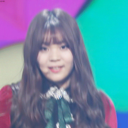 웃으면서 인사하는 여자친구 엄지 | 인스티즈