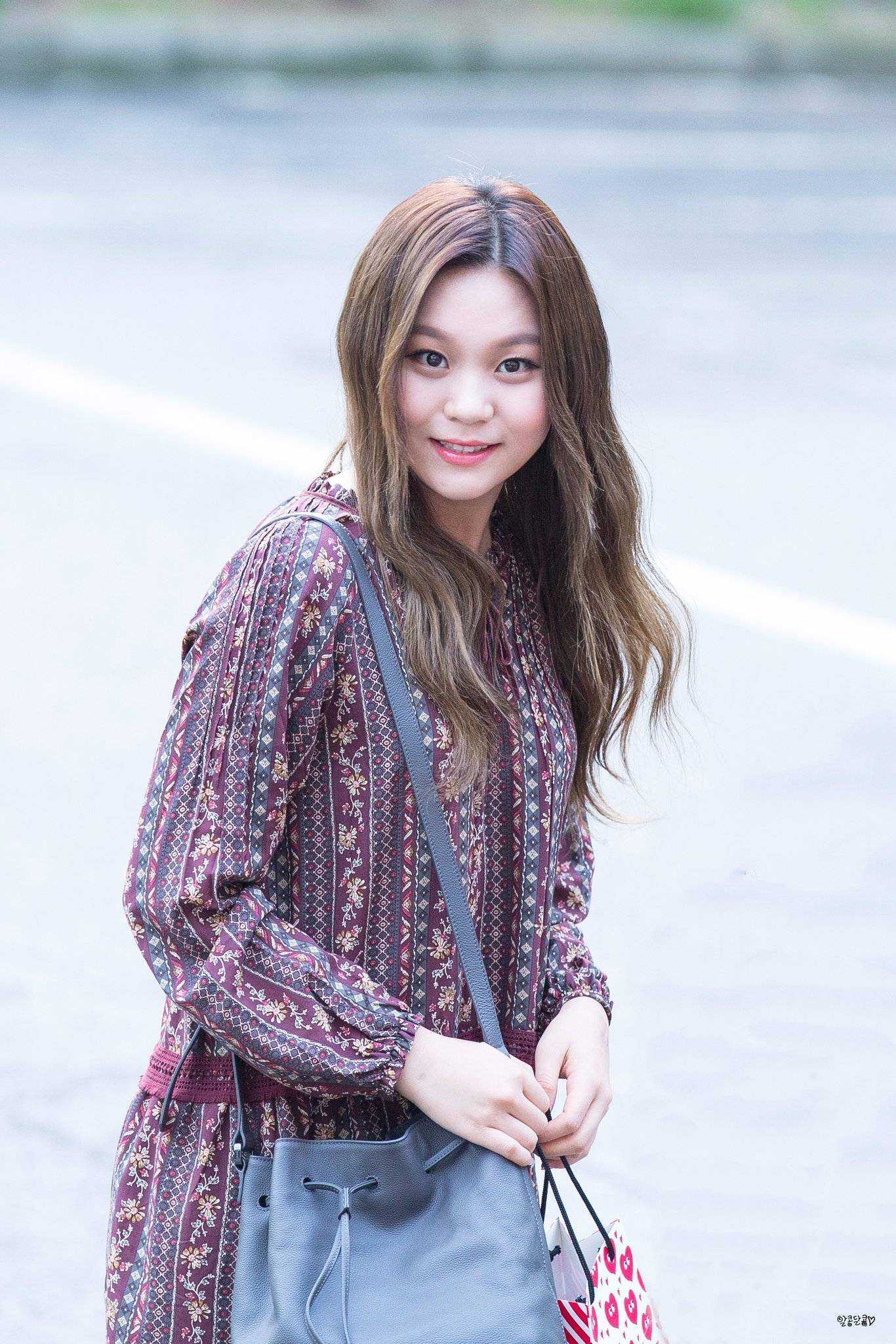 2018년 첫 여자친구 엄지 | 인스티즈