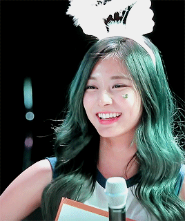  비주얼 미쳤었던 매생이 쯔위.gif | 인스티즈