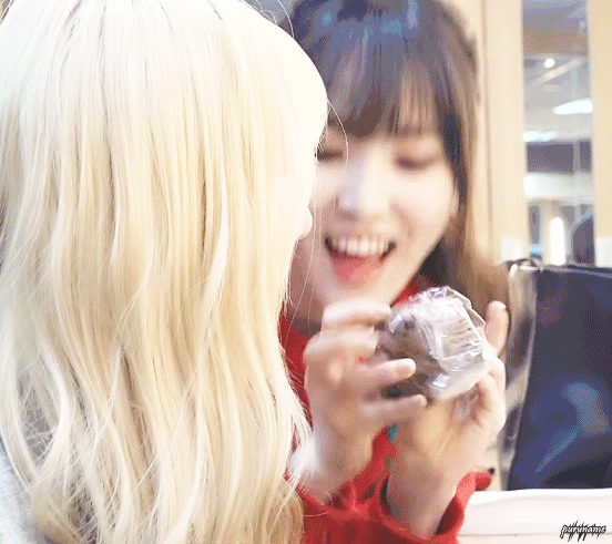 [여자친구] 생일파티에 초대받아서 유주 | 인스티즈