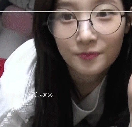 안경쓴 정채연 셀프캠 | 인스티즈