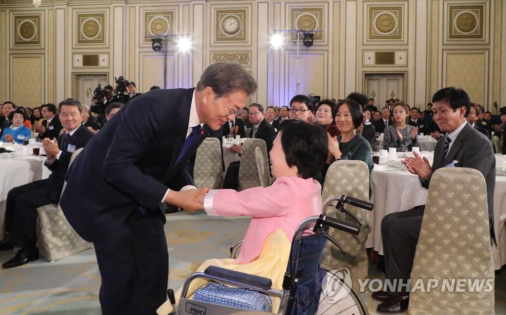 신년 인사회에서 문재인 대통령 만난 피아니스트 이희아씨 | 인스티즈