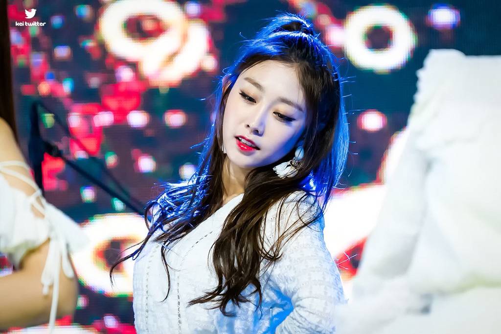 [러블리즈] 밥 먹을 시간도 촉박한 느낌이라서 지수 | 인스티즈