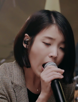 노래하는 아이유 2.gif | 인스티즈