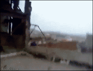 추락하는 친구를 도와주지 않고 촬영만 함.gif | 인스티즈