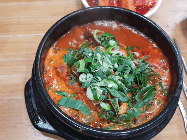 속시원한 ! 뼈다귀해장국 gif | 인스티즈