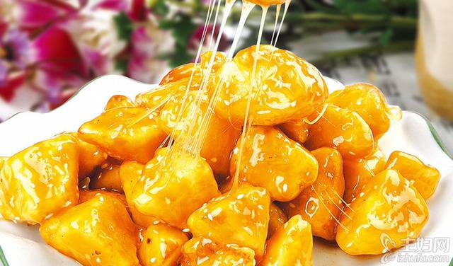 쭉쭉 늘어나는 엿가락이 특징인 중국 고구마 맛탕.jpg | 인스티즈