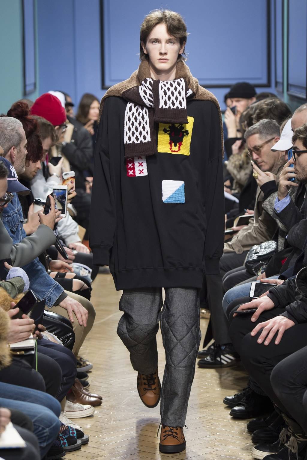 로에베 수석 디자이너 J.W Anderson 2017.18 F/W 남성복 컬렉션 | 인스티즈