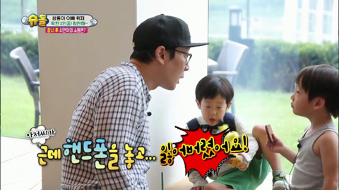 [슈퍼맨이돌아왔다] 잃어버린 휴대폰 찾아준 2인조 (,환장주의) | 인스티즈