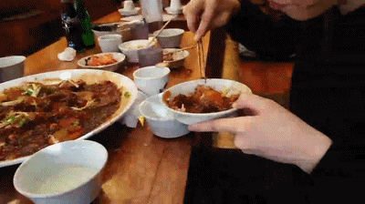 특이한 젓가락질.gif | 인스티즈