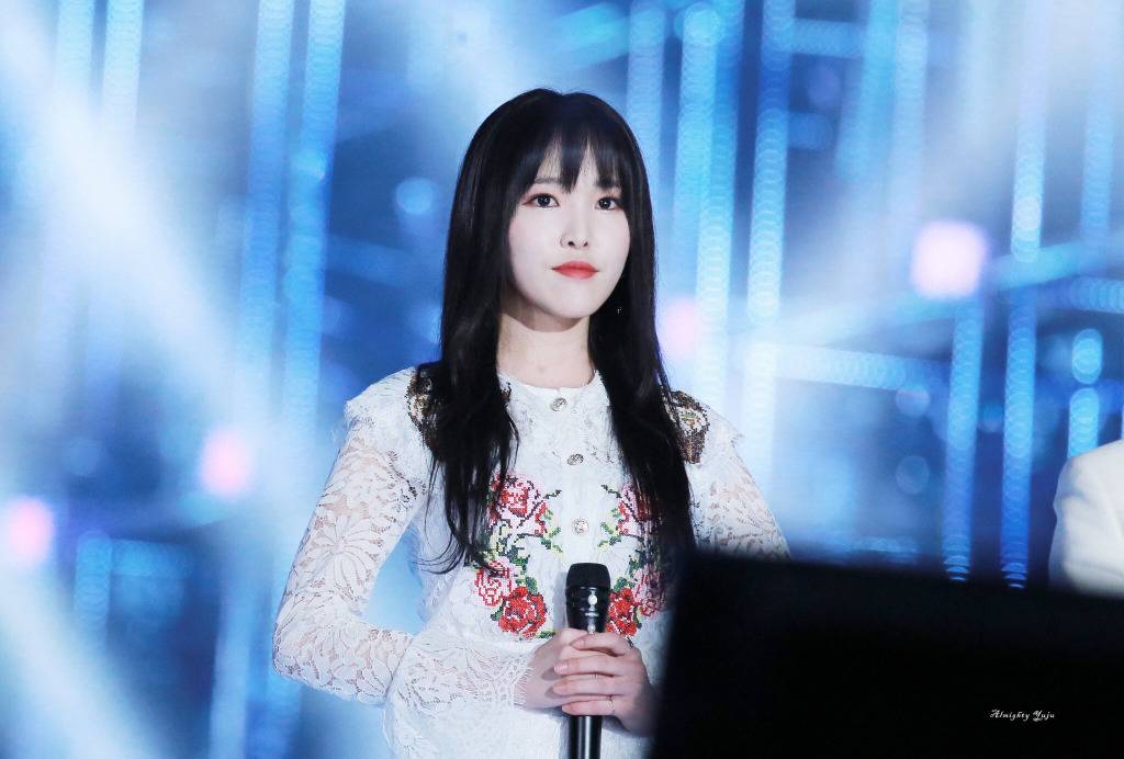 [여자친구] 생일날 일하는게 썩 좋은 일은 아니라서 유주 | 인스티즈