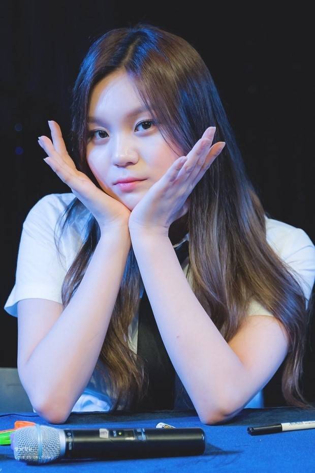 여자친구 엄지 | 인스티즈