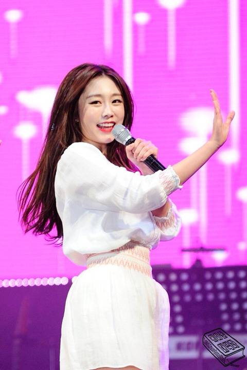 [러블리즈] 보고서를 다 쓰고 먹는 호두과자는 꿀맛이라서 지수 | 인스티즈