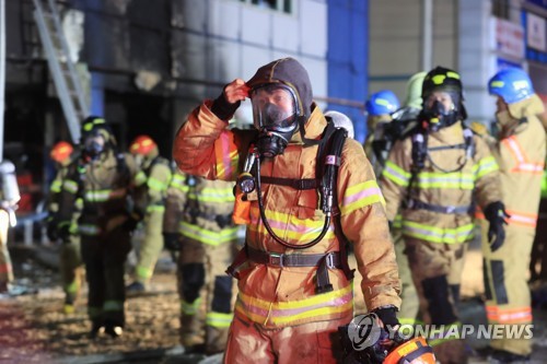 제천 화재현장 속 최선을 다하시는 소방관분들.jpg | 인스티즈