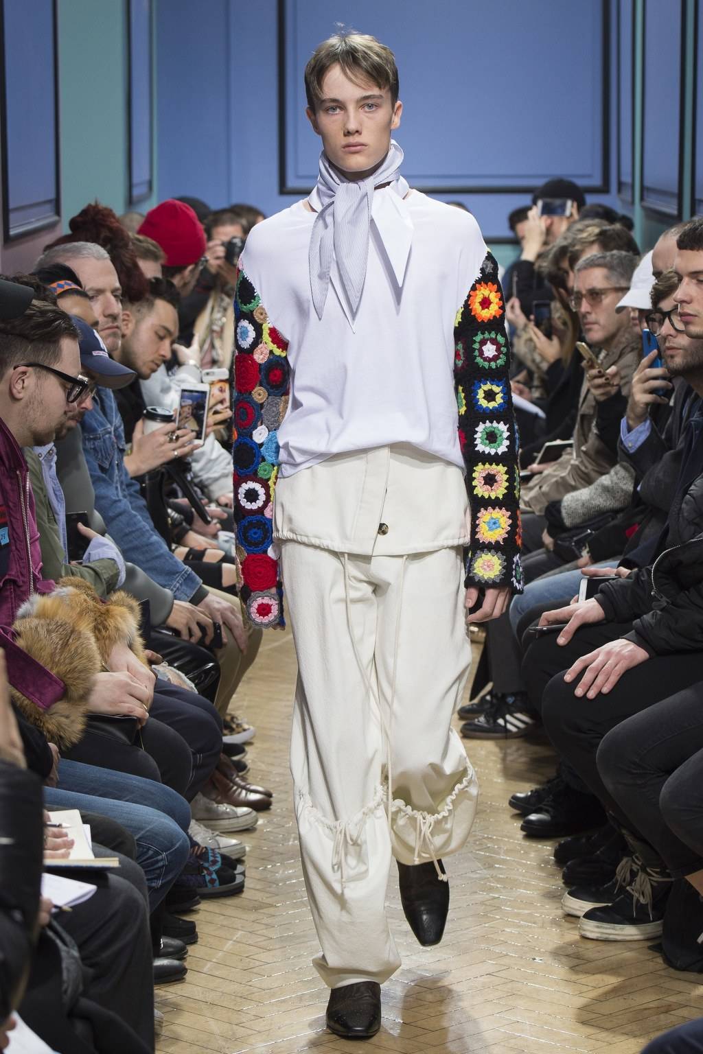 로에베 수석 디자이너 J.W Anderson 2017.18 F/W 남성복 컬렉션 | 인스티즈