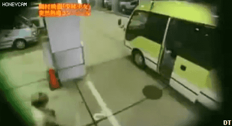 일본 몰래카메라 - 물에 빠뜨리기.gif | 인스티즈