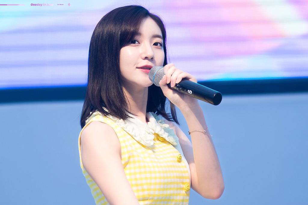 [오마이걸] 선선한 바람이 불어와서 비니 | 인스티즈