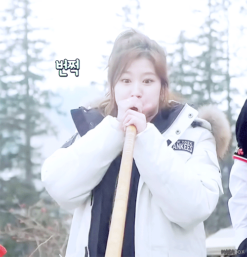 깨방정 떠는 사나.gif | 인스티즈