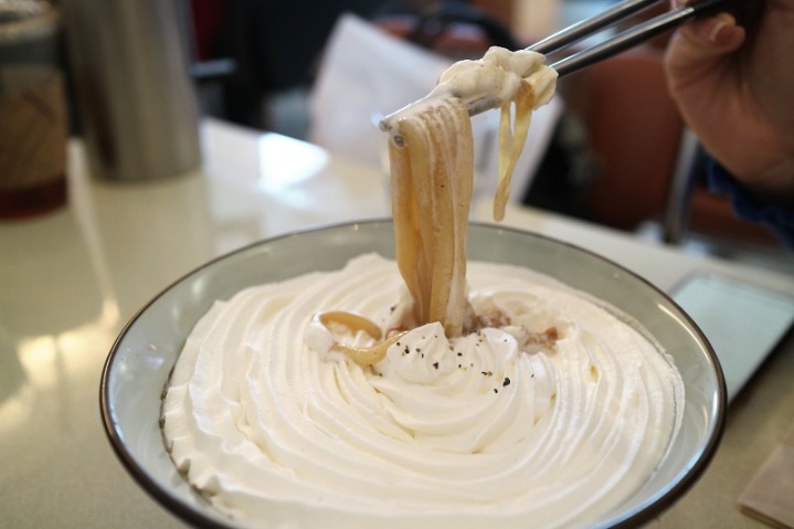 크림이 토핑처럼 올라가는 크림카레우동...jpg | 인스티즈