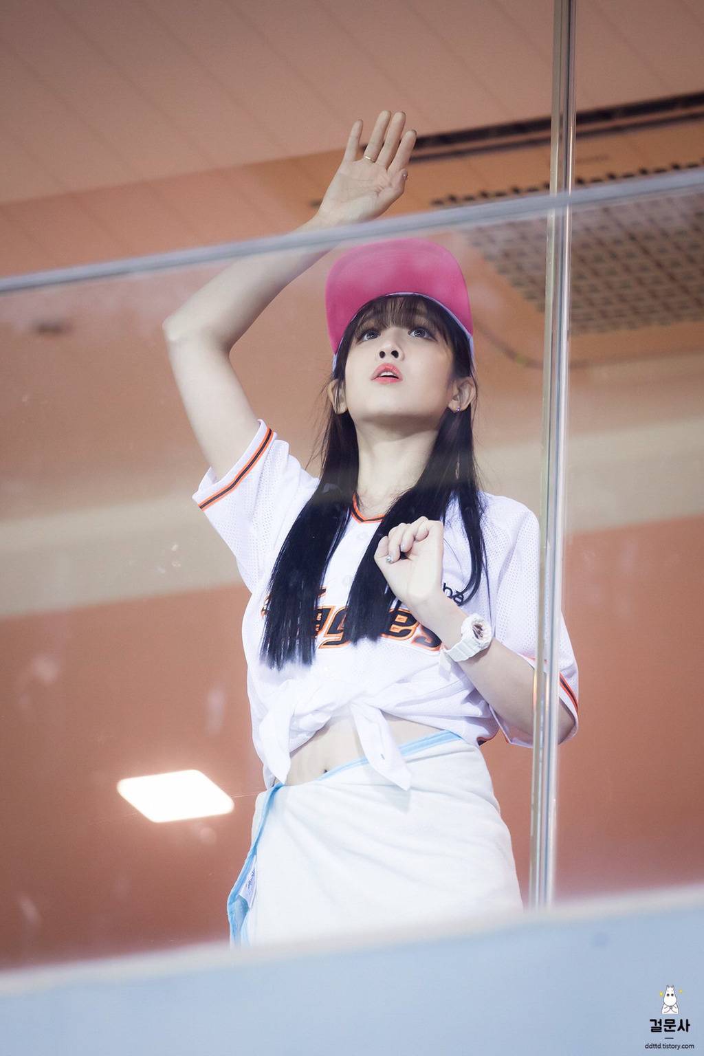 [러블리즈] 아침부터 조금 쌀쌀한 날씨인 것 같아서 지애 | 인스티즈