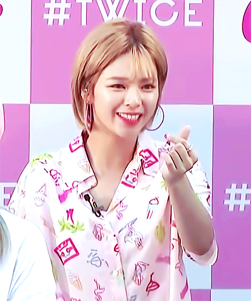 귀여운척 하는 정연... | 인스티즈