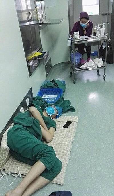 한국 메디컬 드라마에서는 보여주지 않았던 외과의사 | 인스티즈