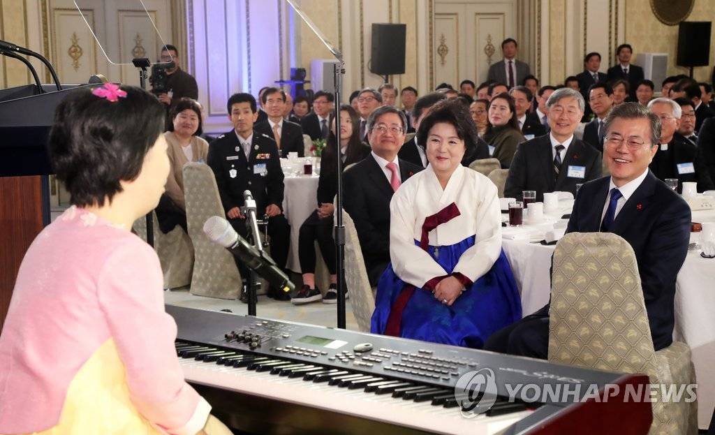 신년 인사회에서 문재인 대통령 만난 피아니스트 이희아씨 | 인스티즈