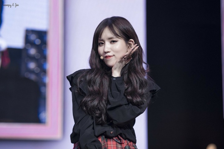 [러블리즈] 서점에 책 사러 가는길이라 명은이 | 인스티즈