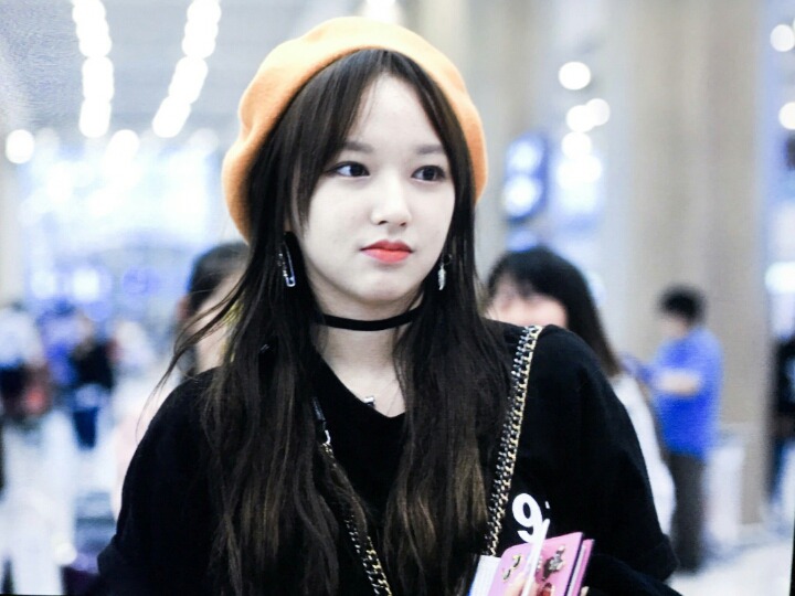 연휴 보내고 입국한 성소 | 인스티즈