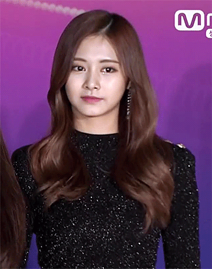 2017 MAMA 레드카펫 쯔위.gif | 인스티즈