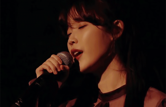 노래하는 아이유 2.gif | 인스티즈