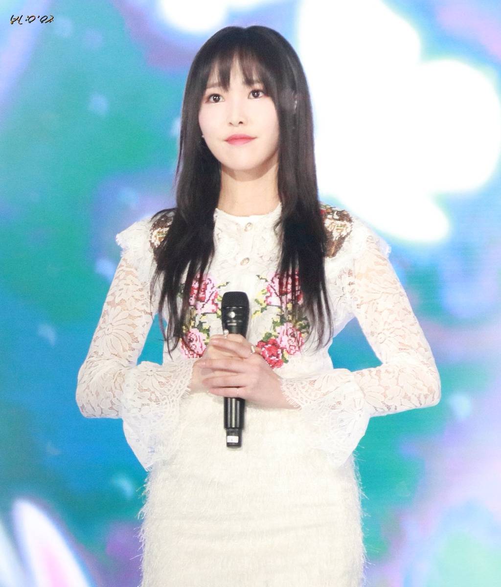 [여자친구] 생일날 일하는게 썩 좋은 일은 아니라서 유주 | 인스티즈