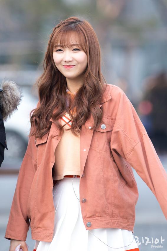 [러블리즈] 볼이 빵빵한 빵떡이 류수정 | 인스티즈