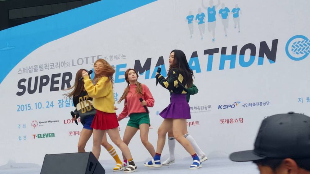 노래는 안하고 헬기를 뚫어져라 처다보는 아이린 | 인스티즈