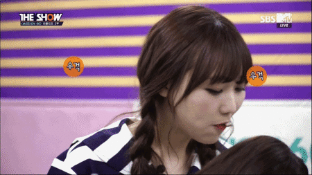 러블리즈 멤버들과 수준이 다른 한입을 보여주는 빵떡이.gif | 인스티즈