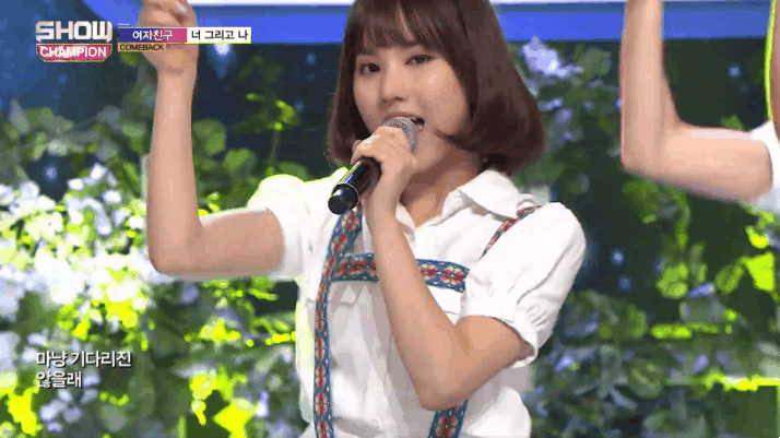 리즈찍고 있는 여자친구 멤버 둘 | 인스티즈