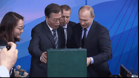 티니가 이니한테 준 선물.jpgif (feat.503에게 준 선물) | 인스티즈