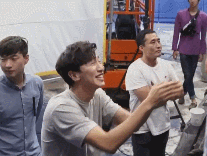 실제로 배우들이 촬영장에서 흔히 볼 수 있는 광경.gif | 인스티즈