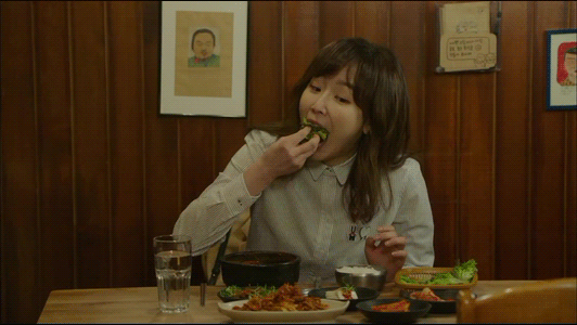 제육먹방하는 서현진.gif | 인스티즈