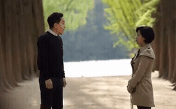 당대표에게 손수건 던지고 안절부절하는 초선 의원 | 인스티즈