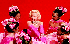 [마릴린먼로] 육감적인 몸매 + 천진난만하고 사랑스러운 얼굴 | 인스티즈