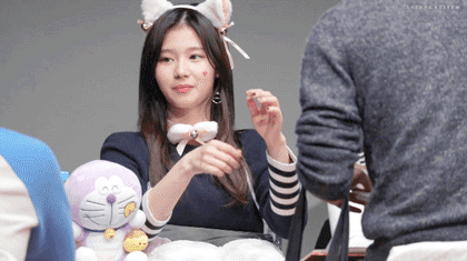 [트와이스] 사나 머리 넘기는 모습 슬로우모션 | 인스티즈