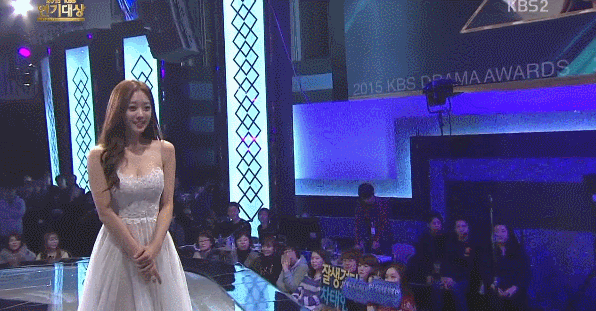 kbs 연기대상 드레스 여신강림 설현 vs 조보아 gif 둘다 짱예 ㅎㄷㄷㄷㄷ | 인스티즈