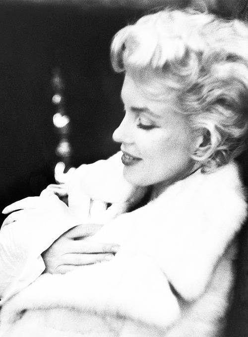 [마릴린먼로] 육감적인 몸매 + 천진난만하고 사랑스러운 얼굴 | 인스티즈