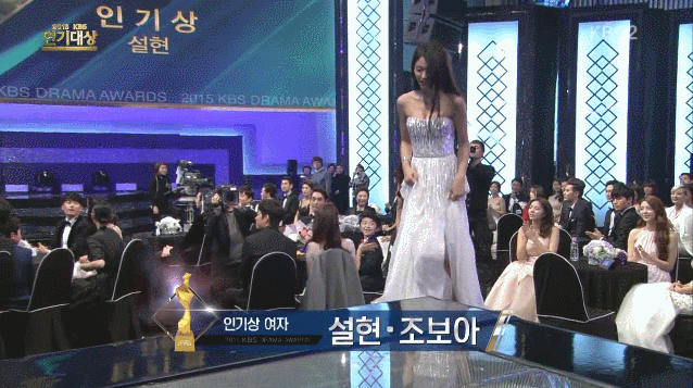 kbs 연기대상 드레스 여신강림 설현 vs 조보아 gif 둘다 짱예 ㅎㄷㄷㄷㄷ | 인스티즈