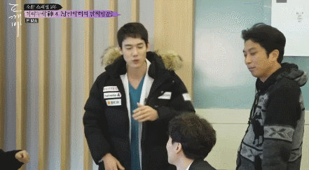 실제로 배우들이 촬영장에서 흔히 볼 수 있는 광경.gif | 인스티즈