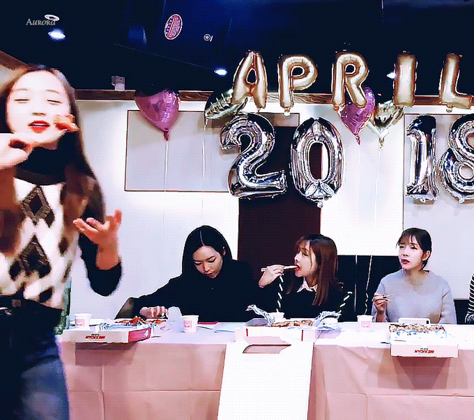 [에이프릴] 아침부터 꽤나 추운 것 같아서 진솔이 | 인스티즈