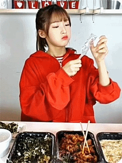 오마이걸 아린이 먹방.gif | 인스티즈