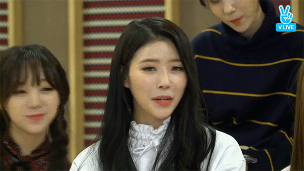 얘기하는데 옆에서 엄청 깐족거리는 러블리즈 케이.gif | 인스티즈