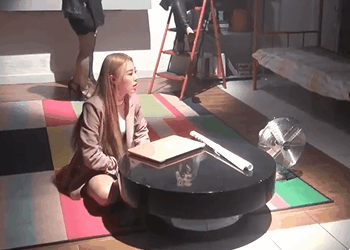 벌레 퇴치하는 휘인이 | 인스티즈